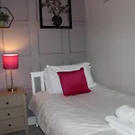 The Trafalgar Sleeps 7 Town Centre House * Scarborough