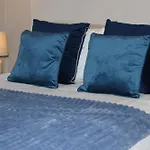 Holiday home The Trafalgar Sleeps 7 Town Centre House