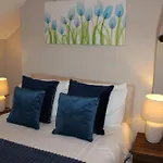 Holiday home The Trafalgar Sleeps 7 Town Centre House *