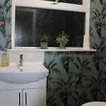 Дом отдыха The Trafalgar Sleeps 7 Town Centre House *