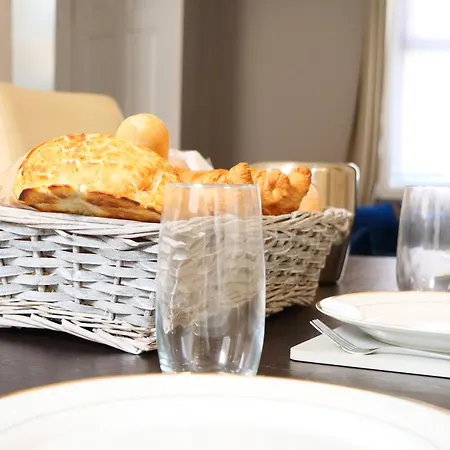 The Trafalgar Скарборо