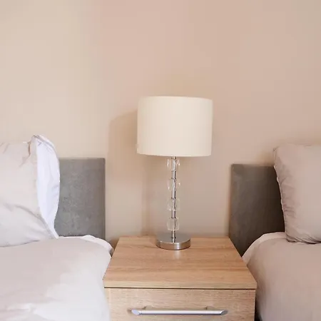 The Trafalgar Дом отдыха