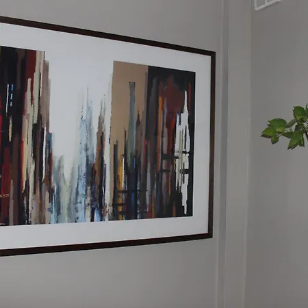 The Trafalgar Sleeps 7 Town Centre House