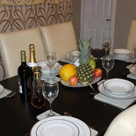 The Trafalgar Sleeps 7 Town Centre House スカーバラ