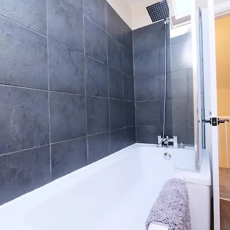 The Trafalgar Sleeps 7 Town Centre House Tatil Evi