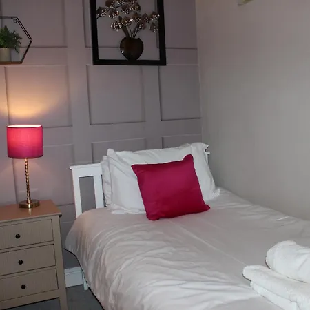 The Trafalgar Sleeps 7 Town Centre House * Scarborough
