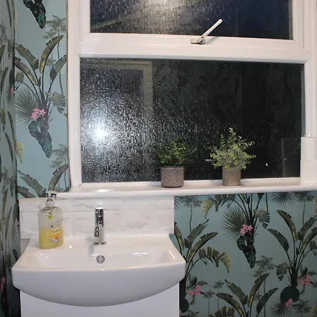 The Trafalgar Sleeps 7 Town Centre House Scarborough