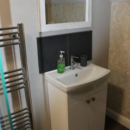 The Trafalgar Sleeps 7 Town Centre House Scarborough