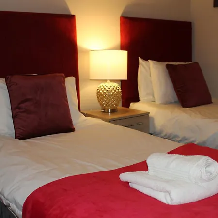Semesterbostad The Trafalgar Sleeps 7 Town Centre House *