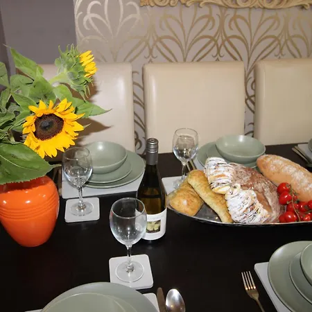 The Trafalgar Sleeps 7 Town Centre House * Scarborough