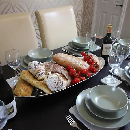The Trafalgar Sleeps 7 Town Centre House Tatil Evi *
