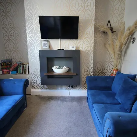 The Trafalgar Sleeps 7 Town Centre House *