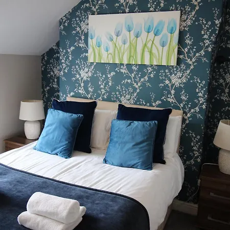 The Trafalgar Sleeps 7 Town Centre House *