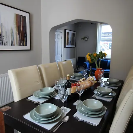 Tatil Evi The Trafalgar Sleeps 7 Town Centre House