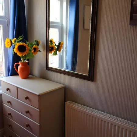 Tatil Evi The Trafalgar Sleeps 7 Town Centre House *