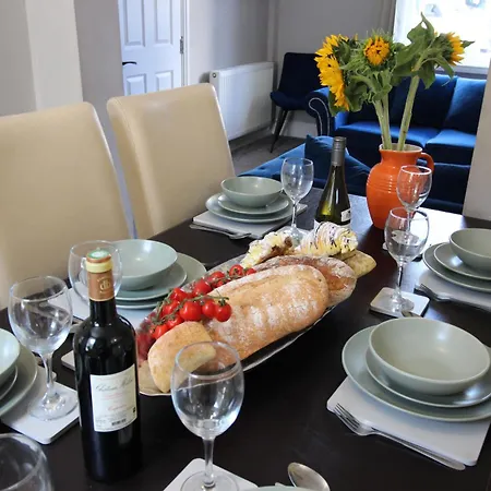 The Trafalgar Sleeps 7 Town Centre House Tatil Evi Scarborough