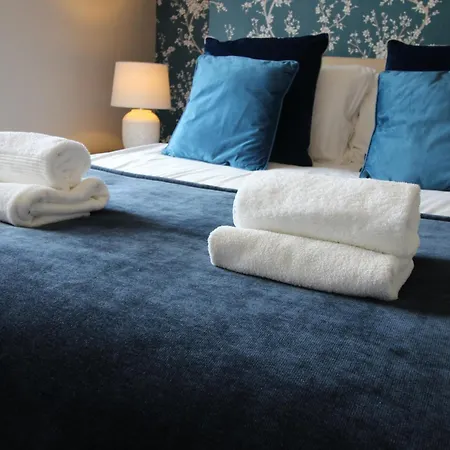 The Trafalgar Sleeps 7 Town Centre House Scarborough
