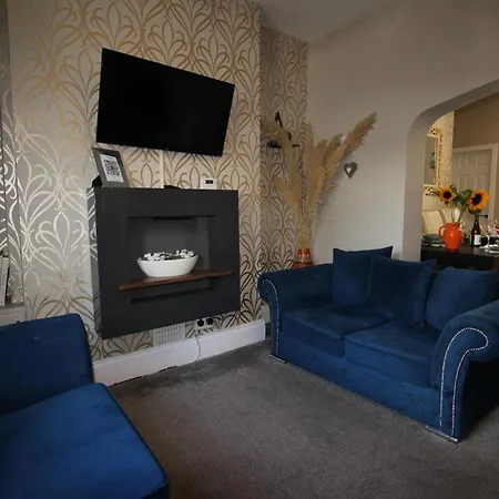 The Trafalgar Sleeps 7 Town Centre House Tatil Evi *