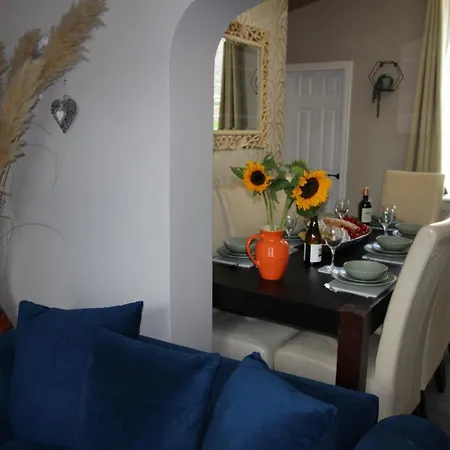 Tatil Evi The Trafalgar Sleeps 7 Town Centre House *