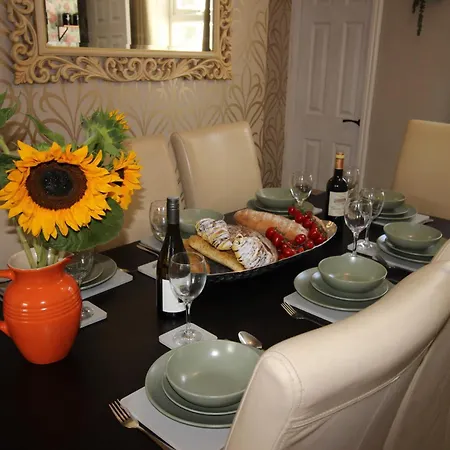 Tatil Evi The Trafalgar Sleeps 7 Town Centre House Scarborough