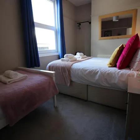 The Trafalgar Sleeps 7 Town Centre House Tatil Evi
