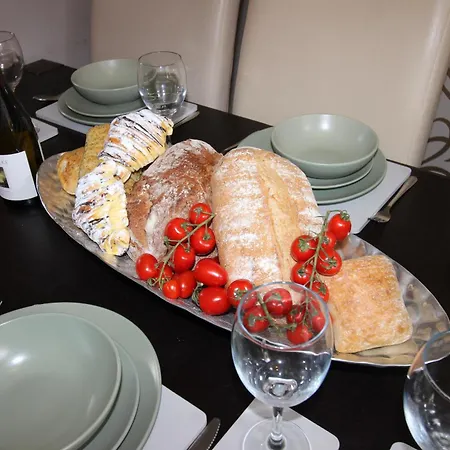 Tatil Evi The Trafalgar Sleeps 7 Town Centre House *