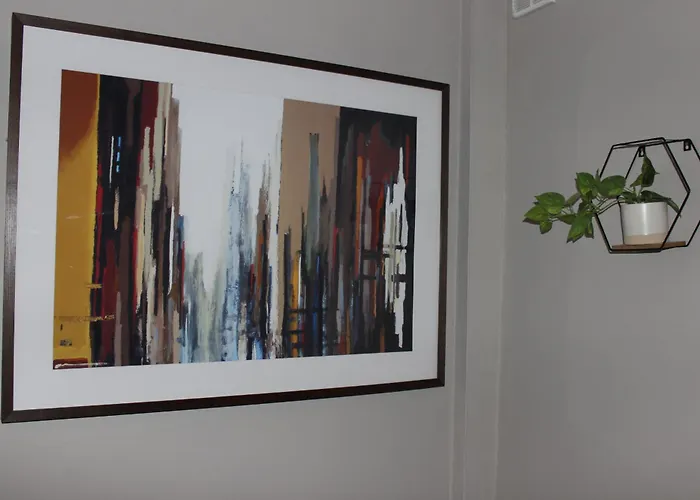 The Trafalgar Sleeps 7 Town Centre House