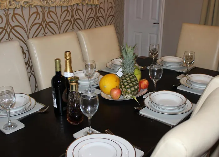 The Trafalgar Sleeps 7 Town Centre House Scarborough