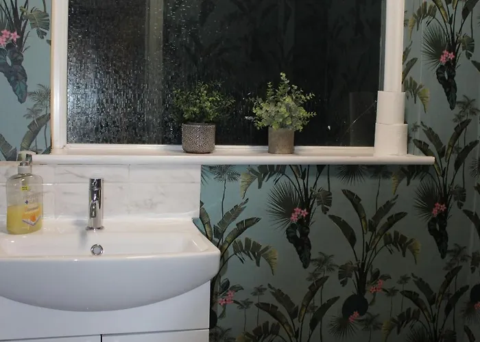 別荘 The Trafalgar Sleeps 7 Town Centre House *