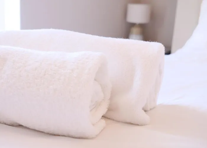 The Trafalgar Sleeps 7 Town Centre House * スカーバラ