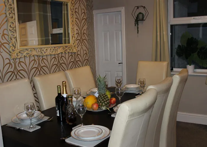 別荘 The Trafalgar Sleeps 7 Town Centre House *