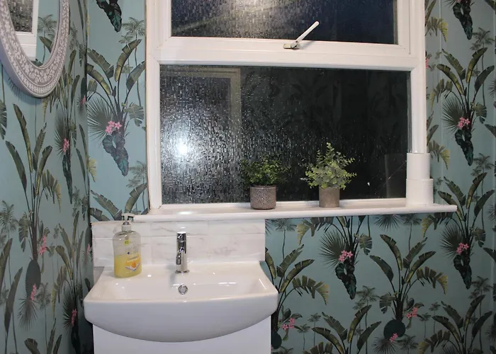 The Trafalgar Sleeps 7 Town Centre House Scarborough