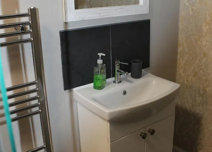 The Trafalgar Sleeps 7 Town Centre House Scarborough