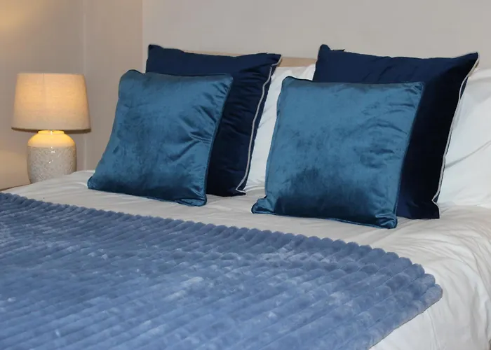 Vakantiehuis The Trafalgar Sleeps 7 Town Centre House