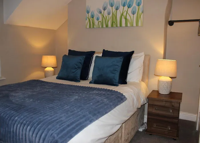 The Trafalgar Sleeps 7 Town Centre House *