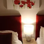 The Trafalgar Sleeps 7 Town Centre House Holiday home